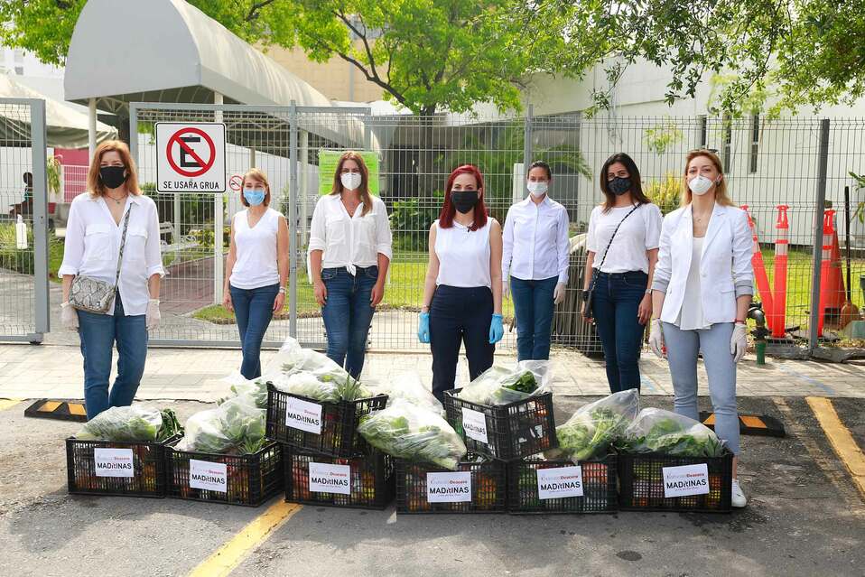 Madrinas de San Pedro / Foto: Daniel Saldívar
