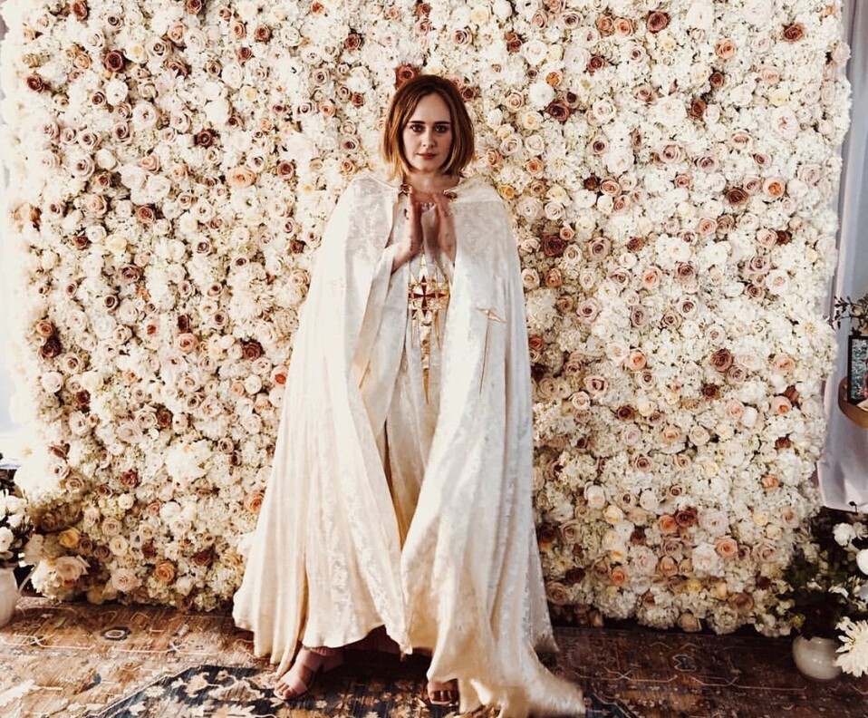 Adele impactó con su drástico cambio durante la boda de sus amigos en 2018 (Instagram).