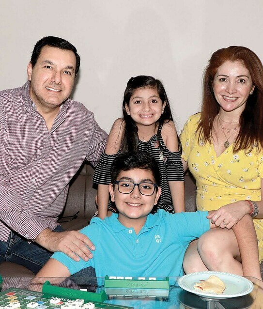 Antonio Vázquez, Rebecca Vázquez, Sandra Ruiz y Tony Vázquez comparten felicidad. Foto: Dennis Hernández