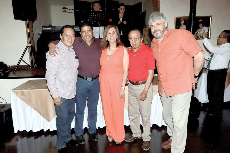 Ernesto Castillo, Humberto Castillo, Malus Castillo, Eduardo Castillo y Carlos Jiménez