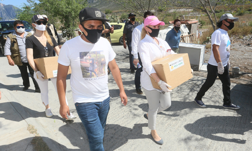 El DIF de Santa Catarina se unió a la causa / Omar Valdez