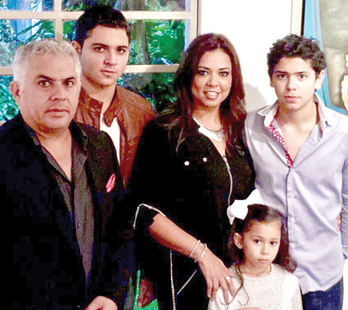 Alejandro González, Alejandro González (+), Verónica Casanova De González, Ana González y Jorge González