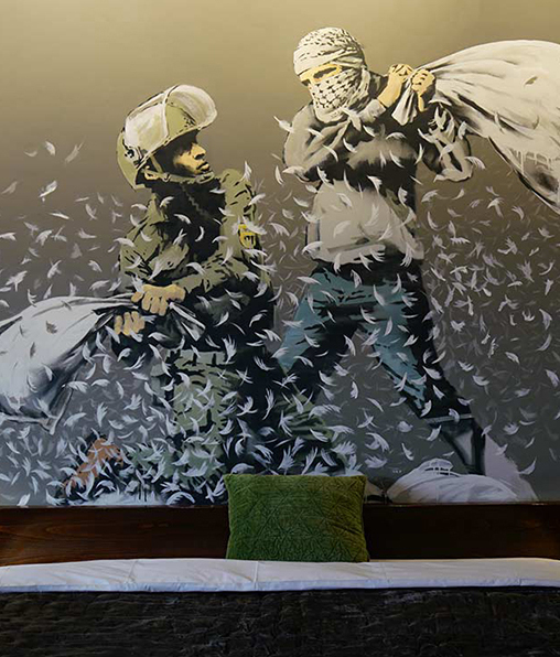 El hotel fue diseñado por el propio Banksy y se encuentra en Belén. Fotografía cortesía de The Wall Off Hotel.