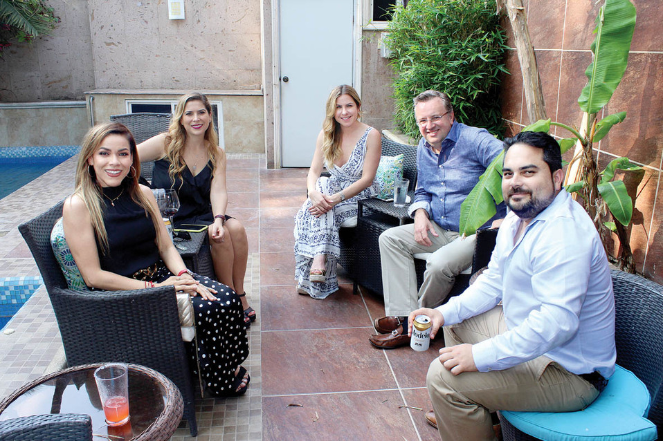 Mónica Hernández de Morales, Daniela Alemán, Gabriela Morán, Ángel López y Miguel Ángel Morales / Foto: José Chang