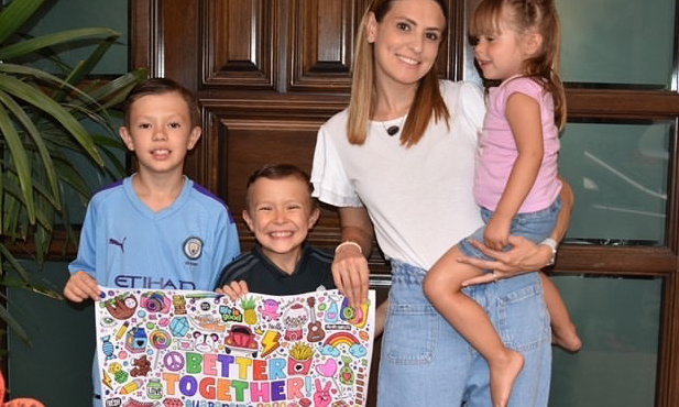 Tita Belden con sus hijos