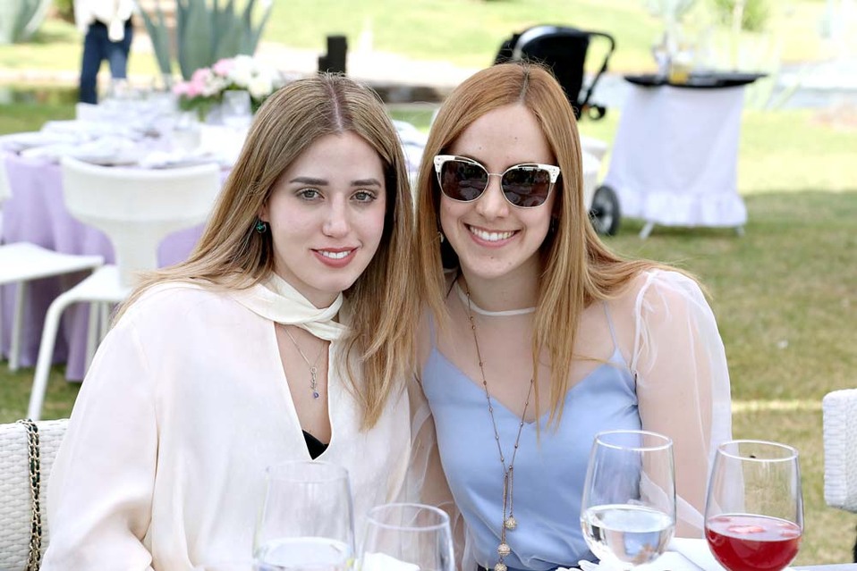 Larissa y Nicole