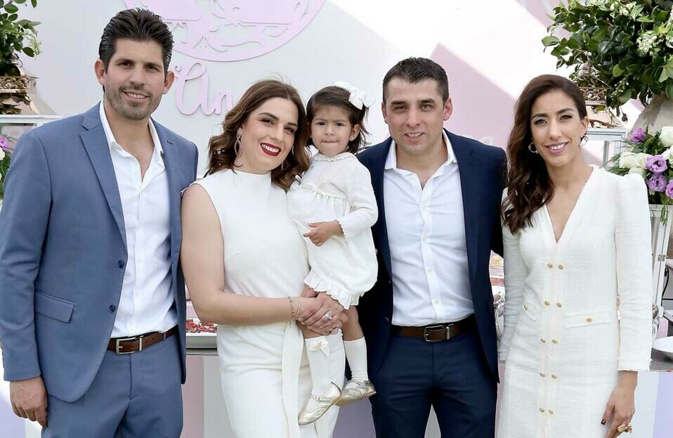 Miguel, Katy, Ana, Eliud y Adriana celebraron el bautizo de la pequeña Ana (Foto: Vayron Infante)