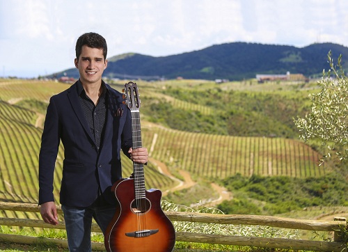 Andrés Obregón es un cantautor leonés que ha enamorado con sus temas. Foto: Aarón Solís