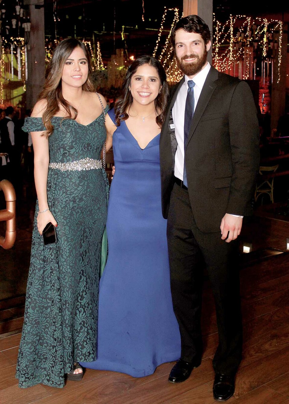 Michelle Virgen, Gloria barrón y Garrett Schultz  / Foto: José Chang