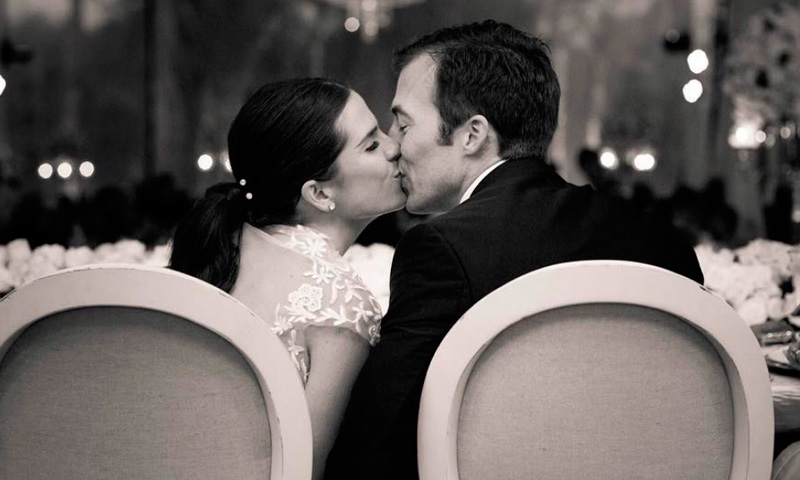 Karla Souza y su esposo (Foto: Instagram).