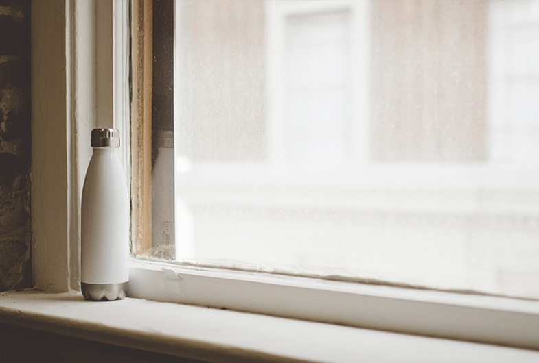 Lleva tu botella. Una de acero inoxidable como las de Swell te servirán para todo, conservan la temperatura y son duraderas.