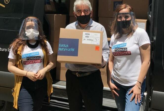 Fuerza Nuevo León reparte escudos faciales personal médico y sector privado