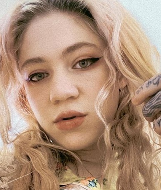 Grimes y Elon Musk cambian el nombre de su bebé ¡por uno más raro! (Foto: @grimes)