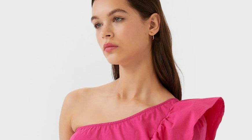 Top asimétrico de Stradivarius