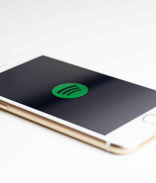 Spotify / Imagen: Unsplash, Sara Kurfess