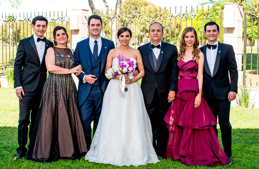 Familia del novio. Daniel, Lina, Eduardo, Ana Cecy, Carlos, Ana Karen y Carlos