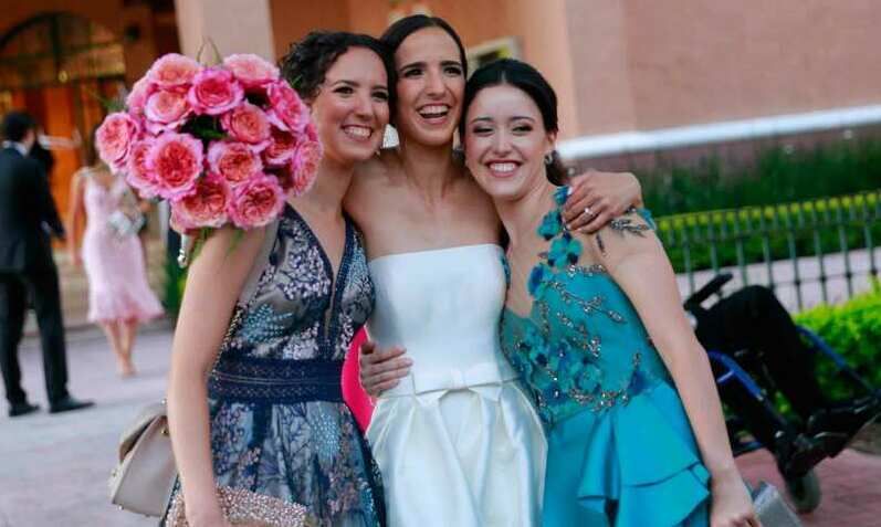 La novia junto a su hermana y su cuñada