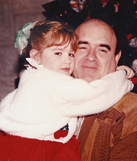 Alejandro Morales junto a su hija Vicky Kühne-Morales.