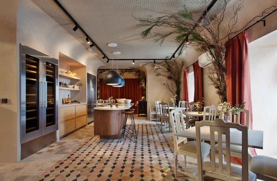 El restaurante Frigicoll estuvo presente con una atmósfera acogedora protagonizada por enormes ramas de arboles.