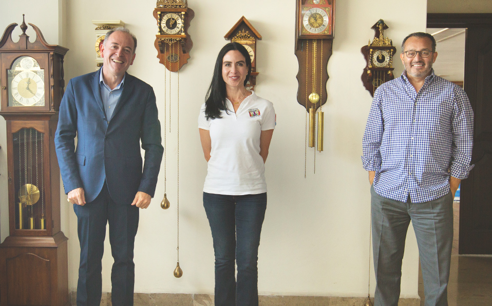 Gustavo Lara, Patricia Infante y Ernesto Sánchez, integrantes de la fundación Vamos a dar