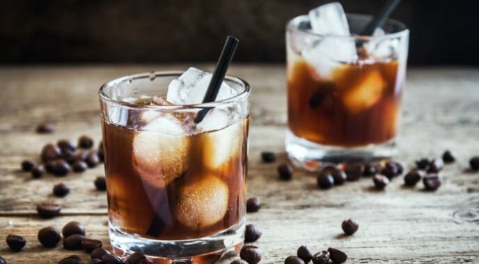 Carajillo. De los favoritos de los jóvenes, creada por soldados para relajarse durante la guerra.