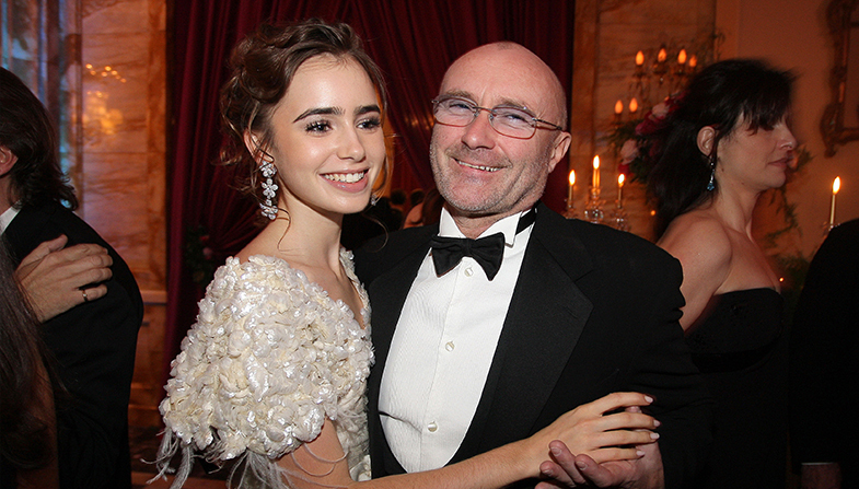 Lily y Phil Collins