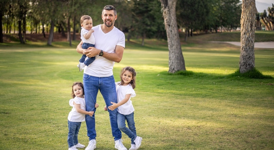 Paulo Pezzolano y sus hijos. Foto: Carlos Dayan Aparicio.