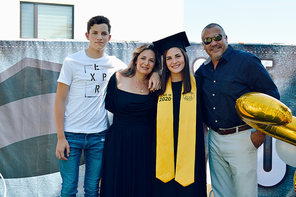 Eduardo, Michelle, Regina y Eduardo
