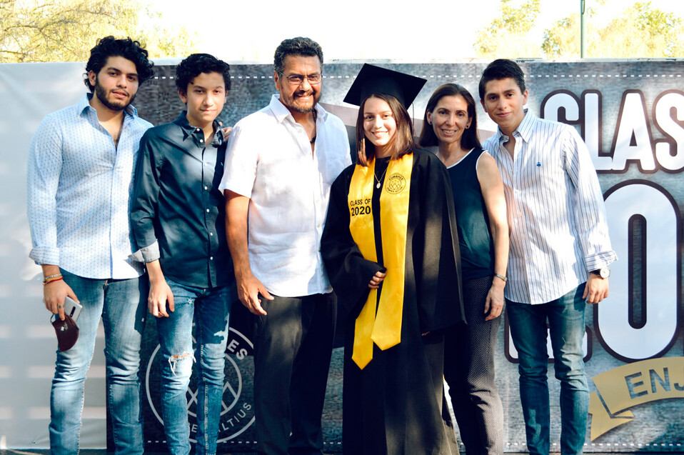 Gabriel, Gael, Carlos, Ana, Brenda y Carlos