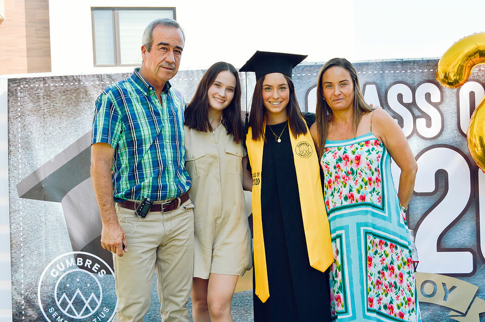 José Manuel, Adriana, Valeria y Adriana