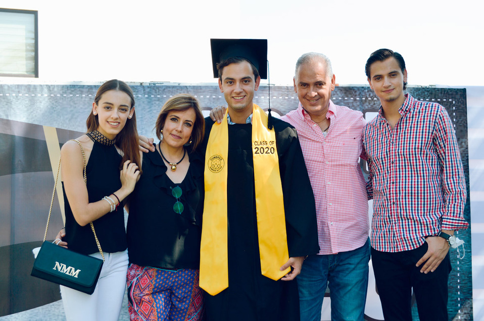 Nelly, Carmen, Carlos, Jesús y Jesús