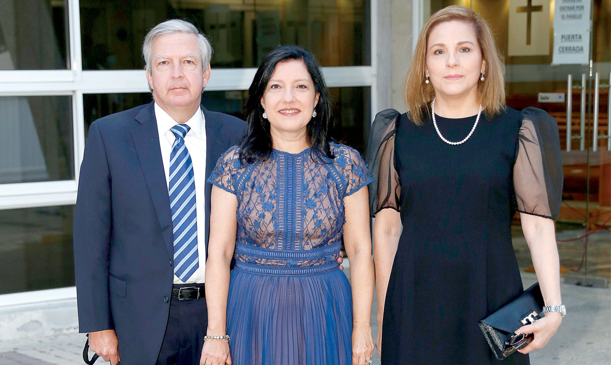 Alberto Bremer, Lorena Salas de Bremer y Magda de Bremer / Foto: Daniel Saldívar