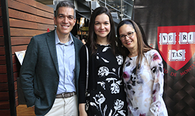 Jesús Viejo, Ana Sofía Viejo y Cristina Barragán de Viejo / Foto: Daniel Saldívar