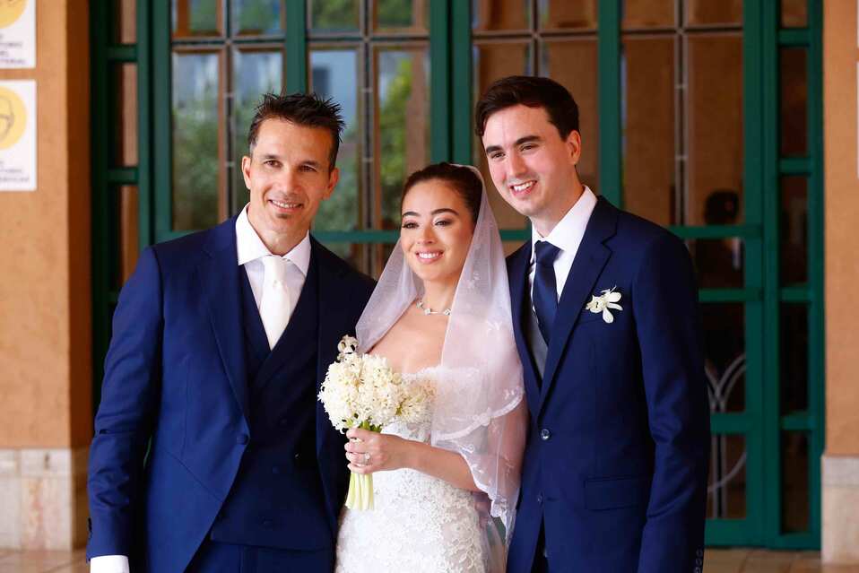 Karen y Protasio junto al hermano de la novia