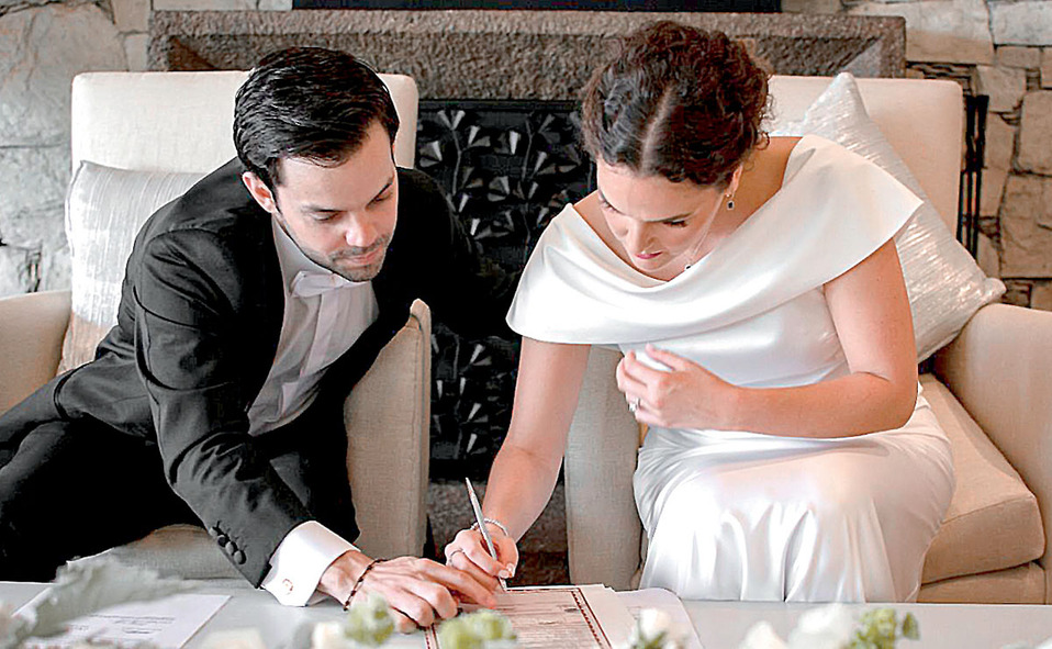 Los novios durante el civil / Foto: Daniel Saldívar