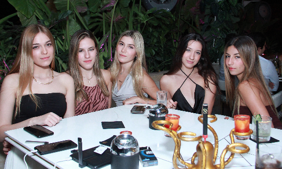 Ivanna Noetzel, Florencia Calderón, Valeria Ganem, Aranza Coindreau y Valeria Kalifa