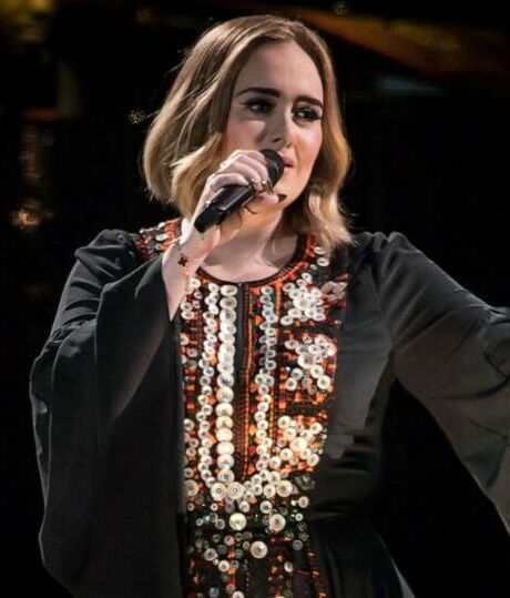 Adele presume cómo le queda uno de los vestidos que usó hace 4 años (Foto: Instagram)
