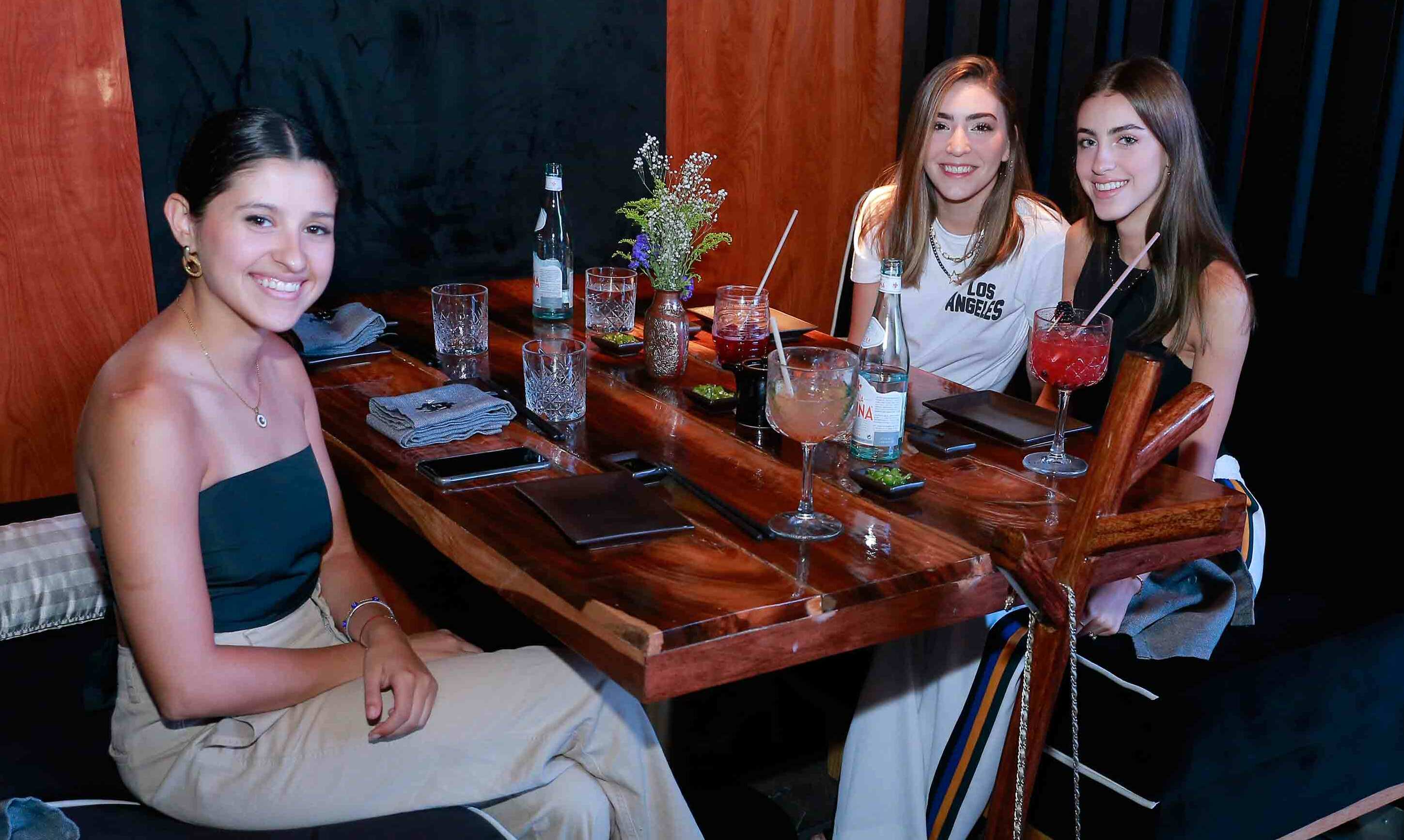 Camila Cortés, Roberta Martínez y Dany Peralta