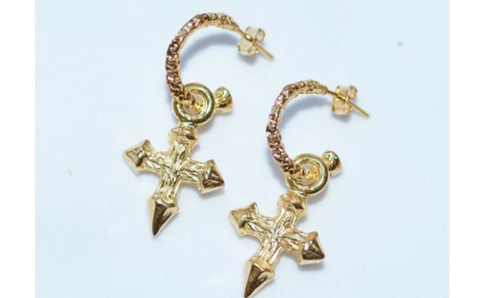 Los aretes y dijes son una forma perfecta de llevarlas. FOTO: @maika_mx_