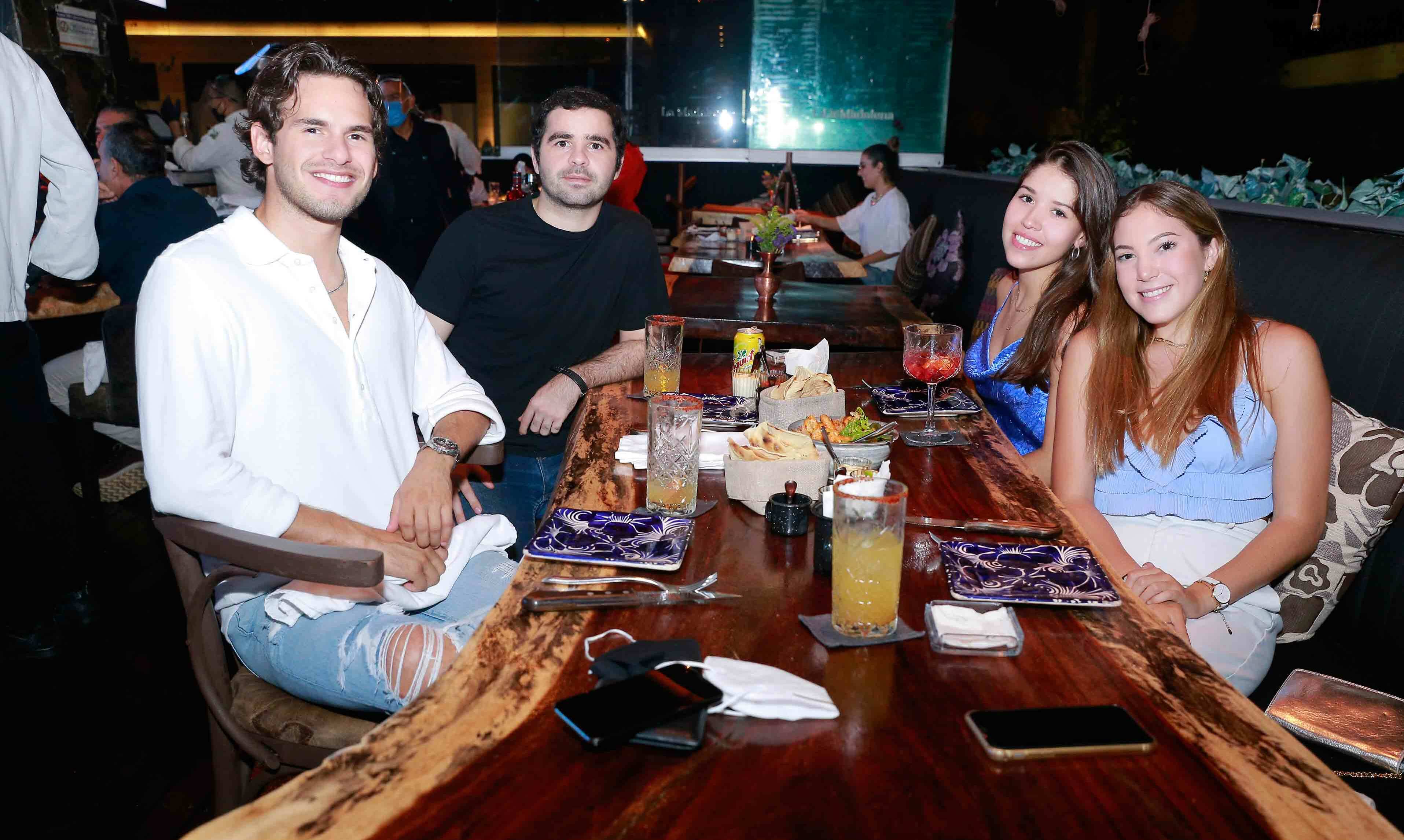 Esteban Camou, David Tinajero, Alejandra Treviño y Pau Cantú