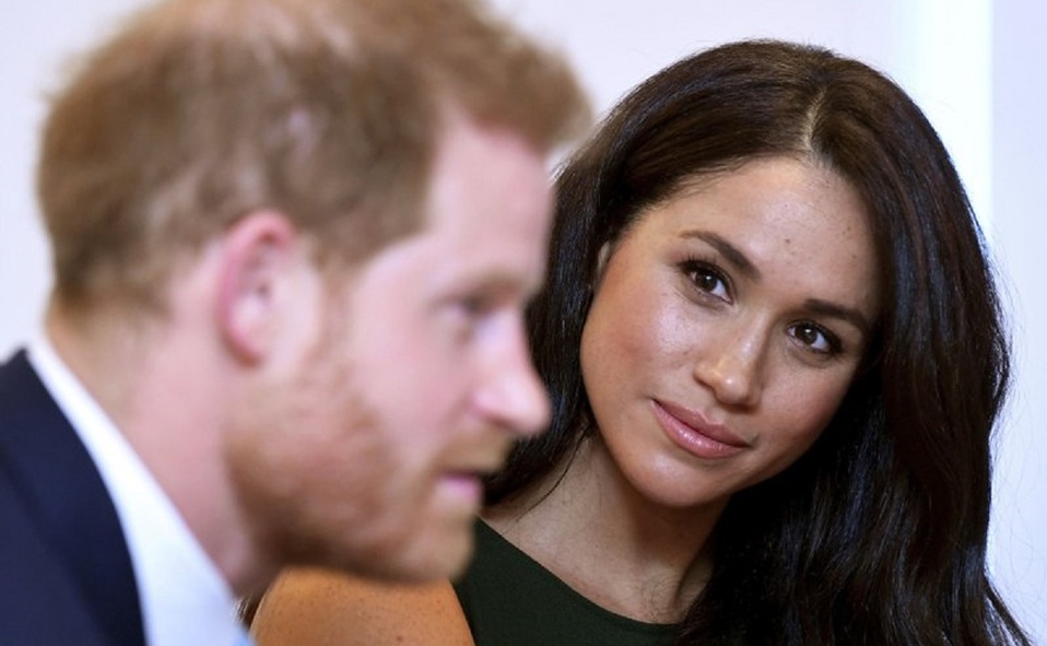 Meghan Markle se sintió desprotegida por la familia real durante su embarazo (Foto: AP/Toby Melville)