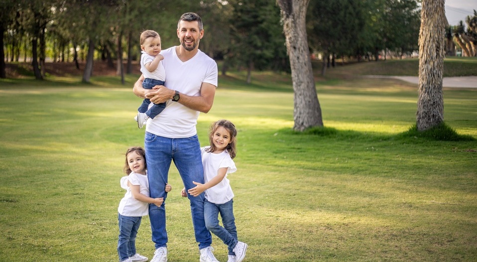 Paulo Pezzolano y sus hijos. Foto: Carlos Dayan Aparicio.