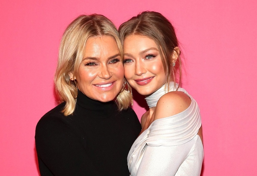 Yolanda Hadid, la madre de Gigi, ¿escondió a Ghislaine Maxwell? (Foto: Instagram @yolandahadid)