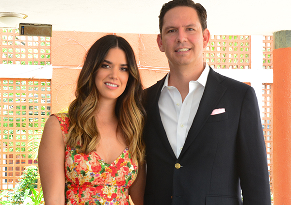 PADRINOS Eduardo Martínez y Maria José Obregón.