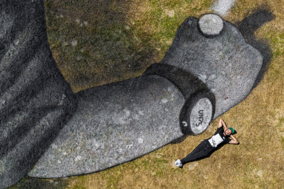 Saype, el artista que crea arte con grafitti