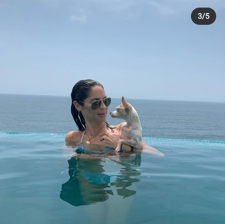 Sofía Basave con Pekas Q.E.P.D
