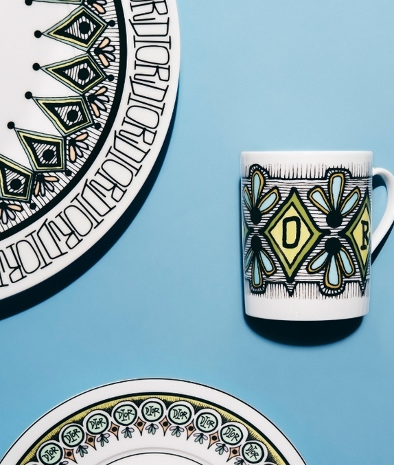 Dior ha lanzado su vajilla edición limitada de este verano
