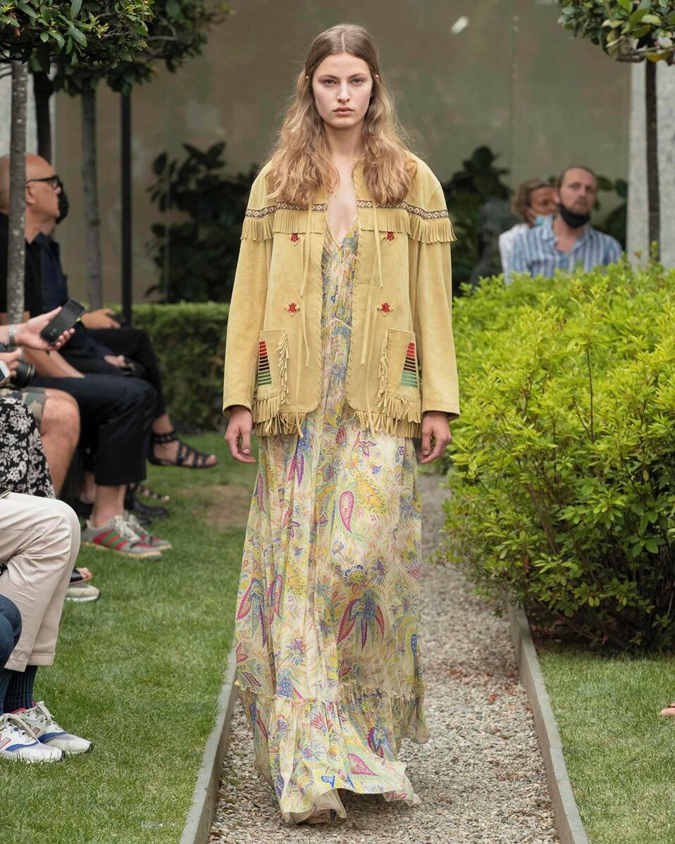 Etro y Dolce & Gabbana presentaron sus desfiles frente a un público en vivo durante la Semana de la Moda de Milán.