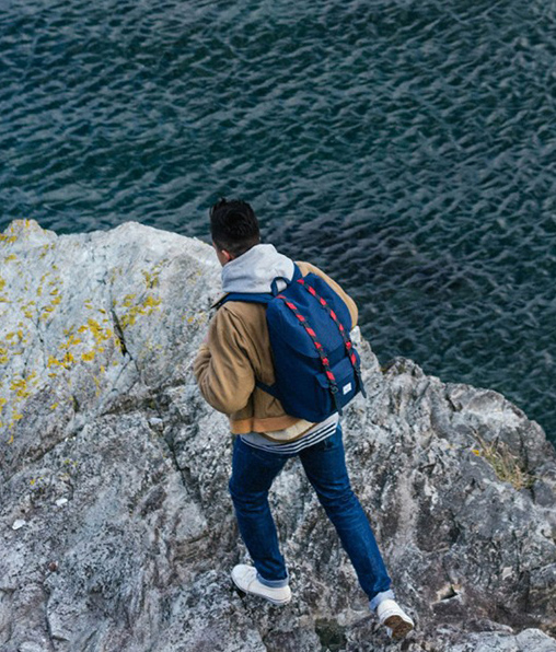 Descubre nuestras marcas favoritas para viajeros. Fotografía cortesía de Herschel Supply Co.