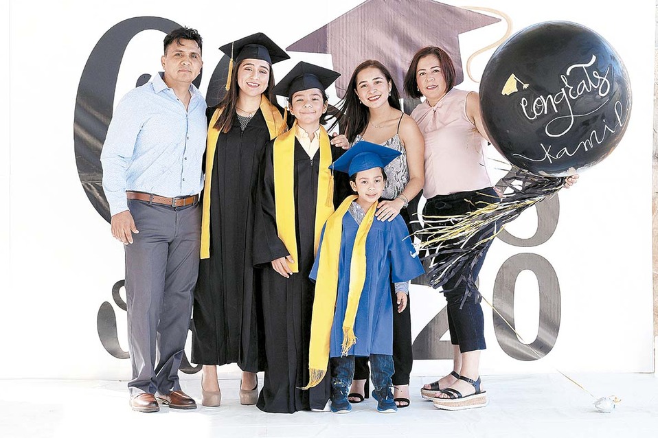 José Pérez, Kamila Pérez, José María Pérez, Mayra Pérez, Nadia de Pèrez y Benjamín Pérez  / Foto: José Chang